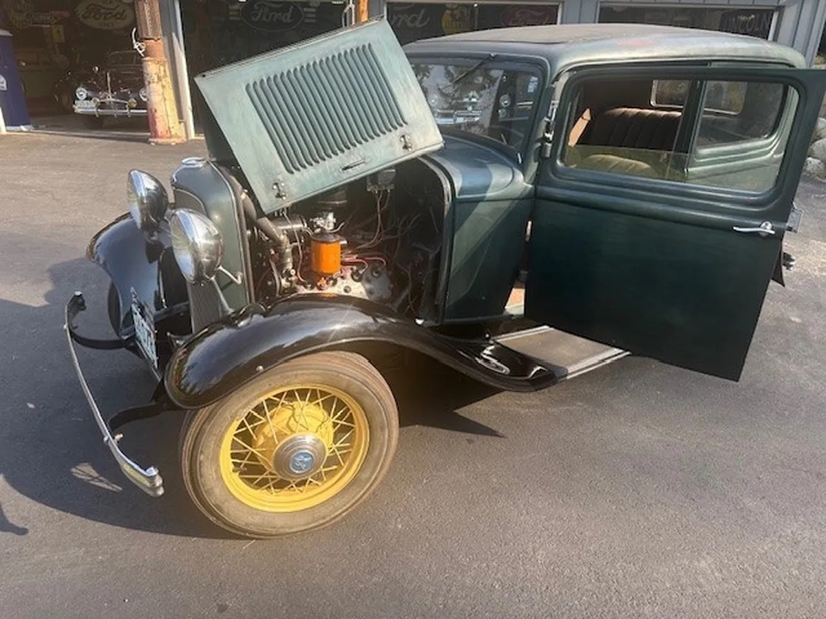 Ford-Tudor-1932-Green-Brown-6