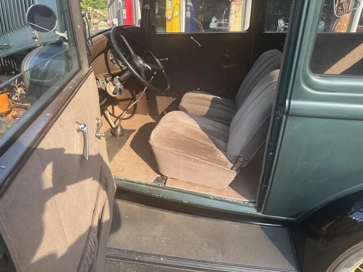 Ford-Tudor-1932-Green-Brown-7