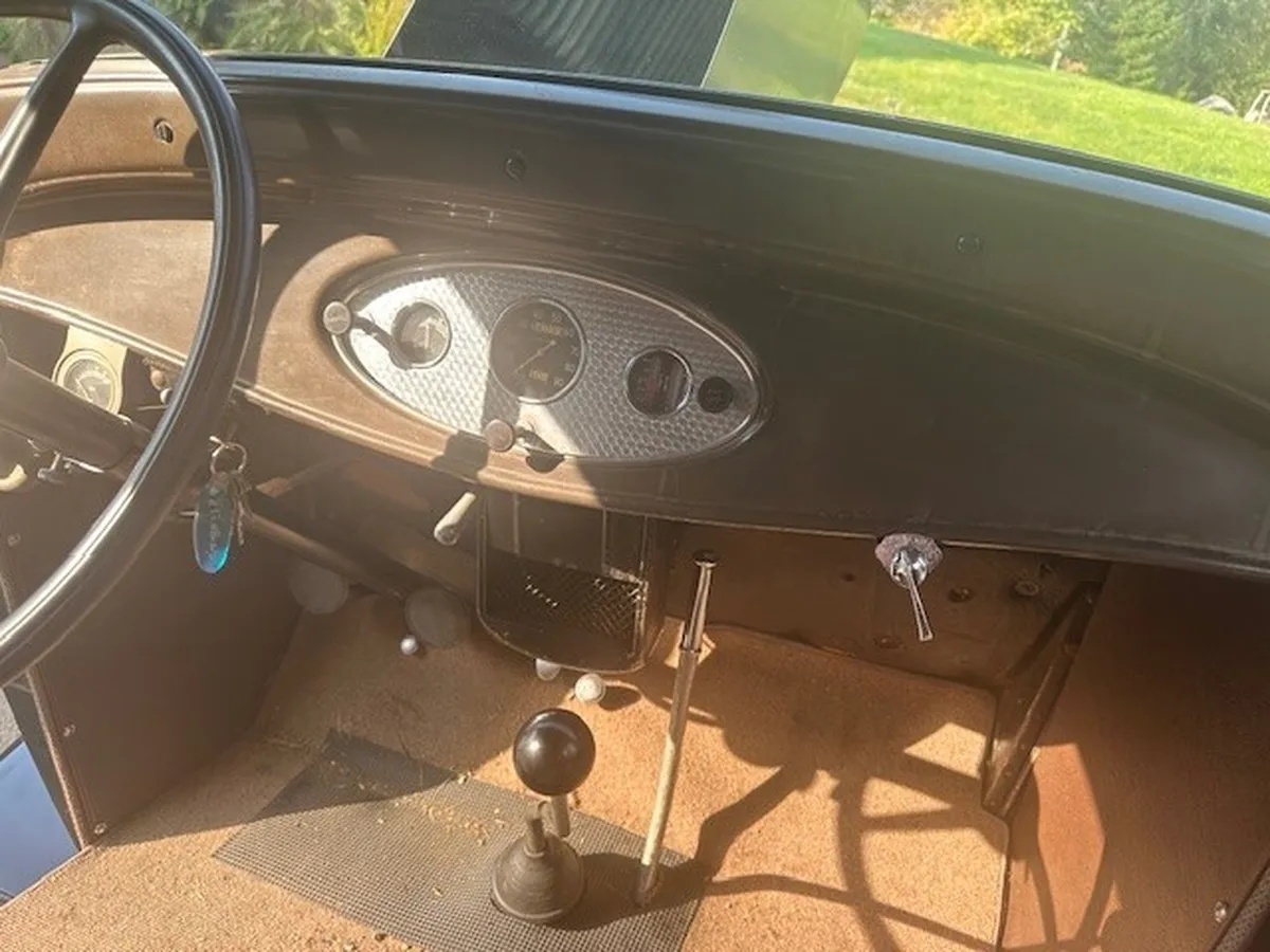 Ford-Tudor-1932-Green-Brown-8