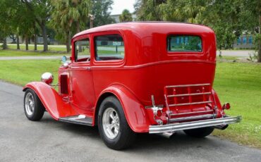Ford-Tudor-1932-Sedan-11