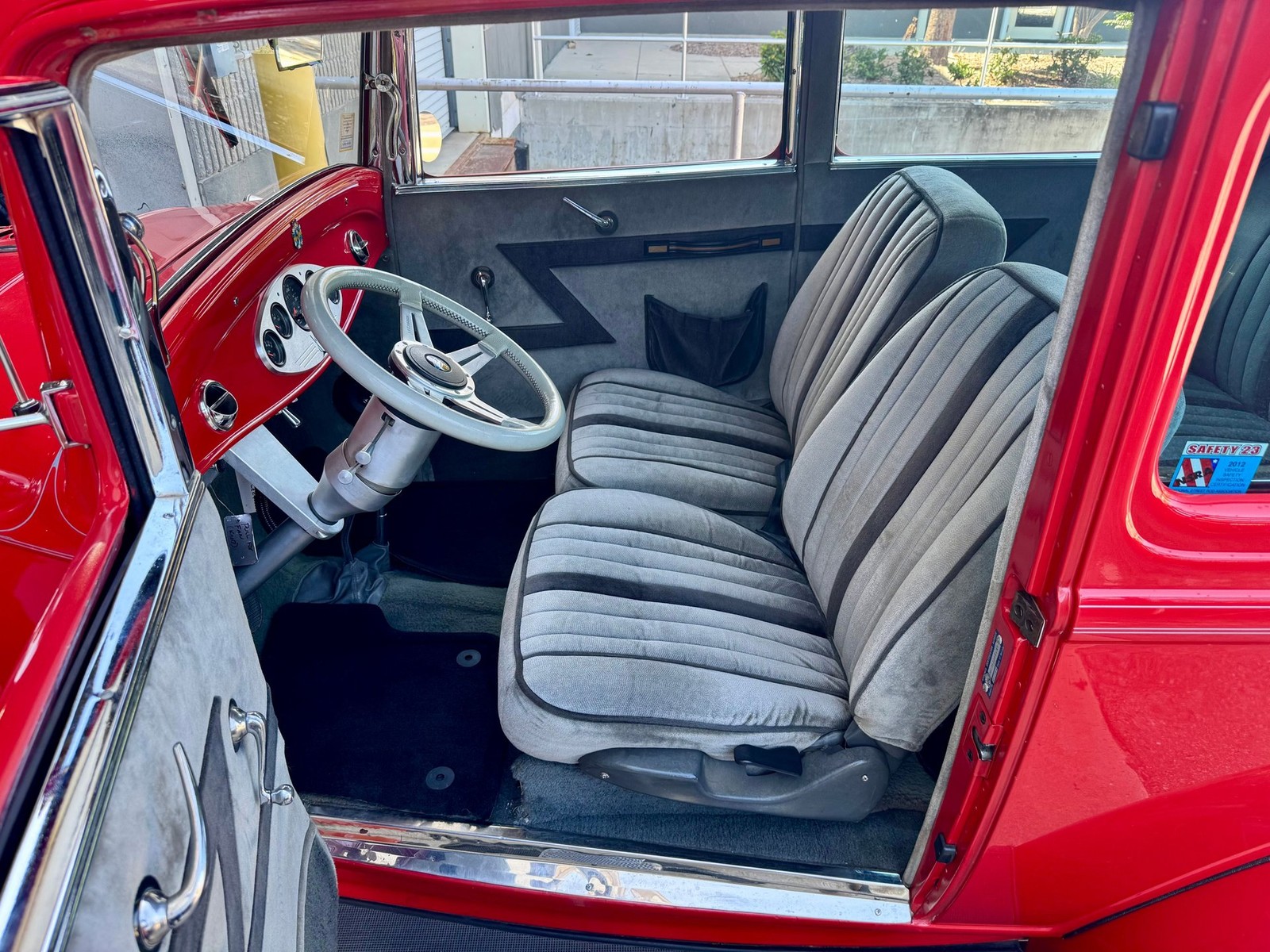 Ford-Tudor-1932-Sedan-3