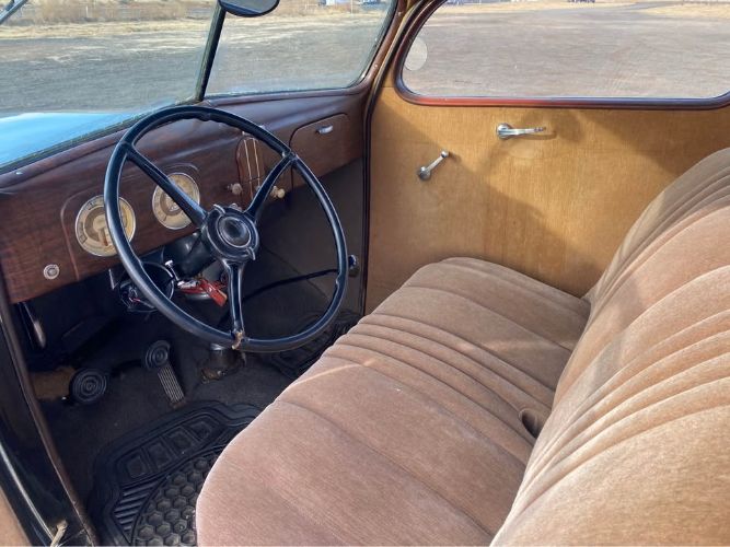 Ford-Tudor-1937-Black-Beige-2