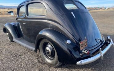 Ford-Tudor-1937-Black-Beige-3
