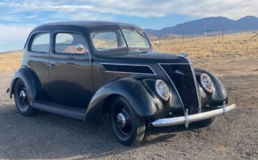 Ford-Tudor-1937-Black-Beige