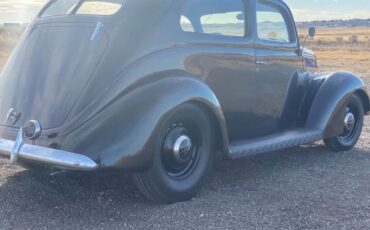 Ford-Tudor-1937-Black-Beige-4