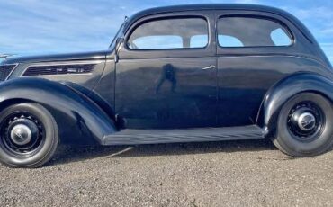 Ford-Tudor-1937-Black-Beige-9