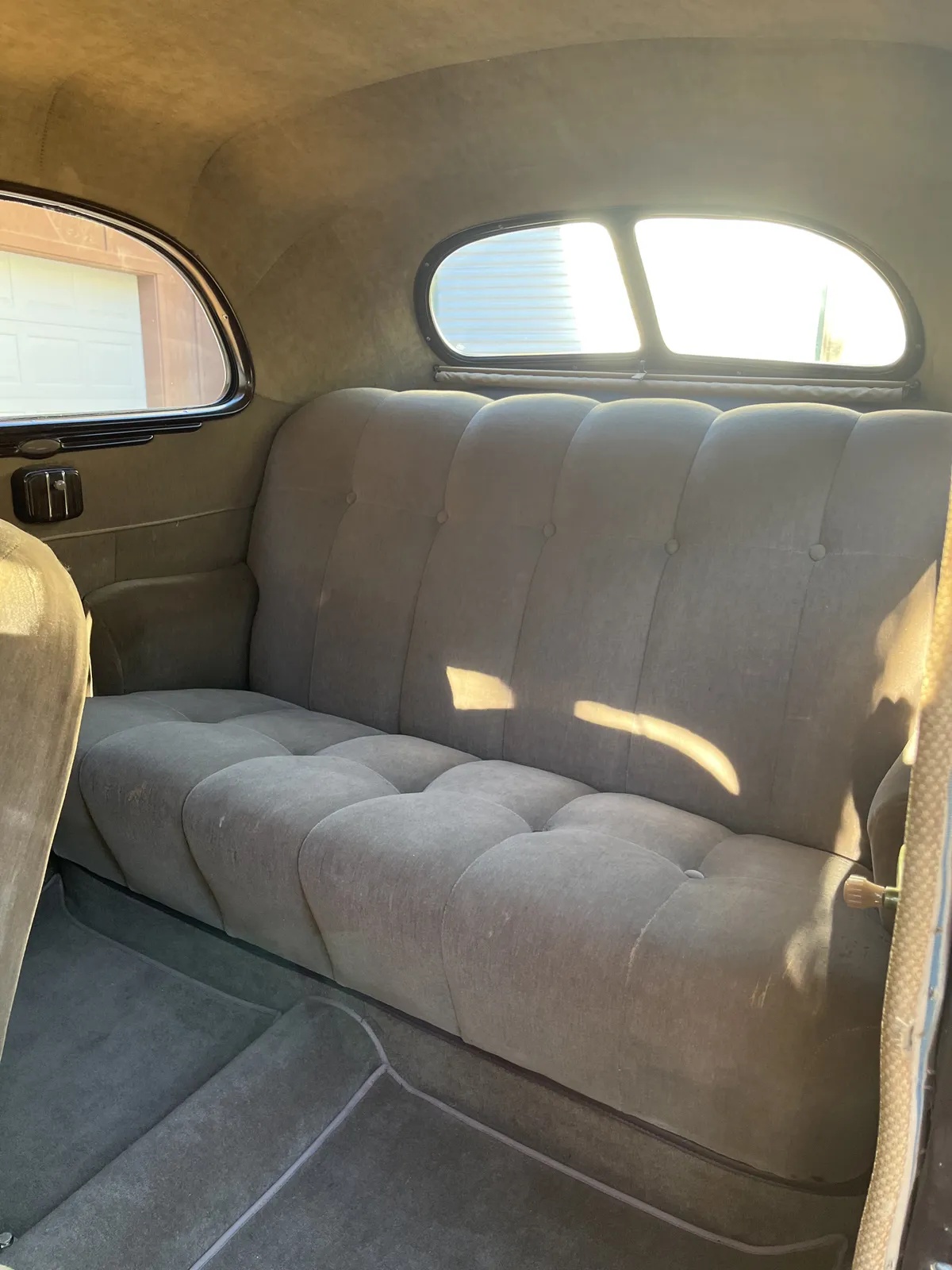 Ford-Tudor-1937-Coach-Maroon-Light-Tan-10