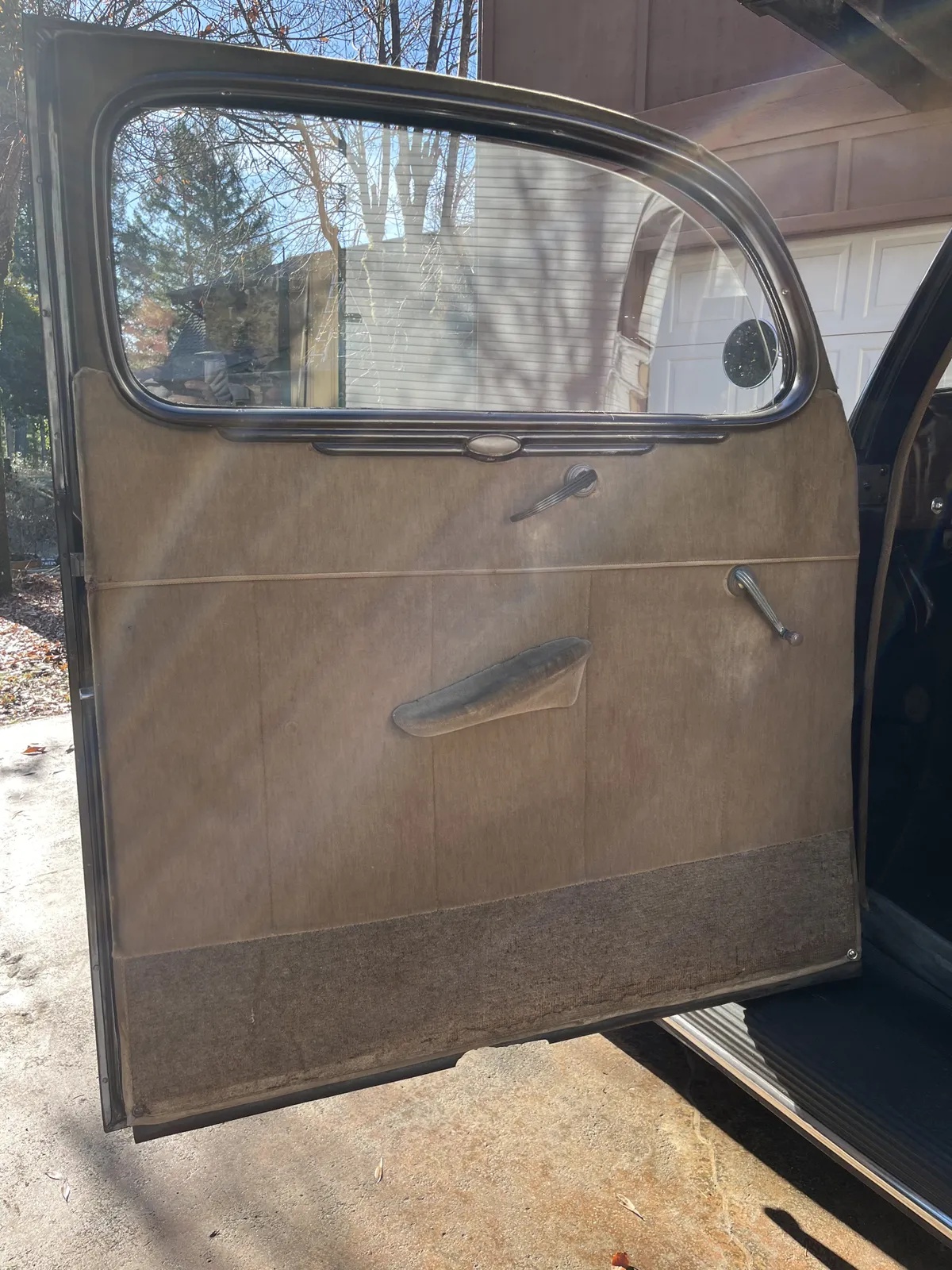 Ford-Tudor-1937-Coach-Maroon-Light-Tan-11