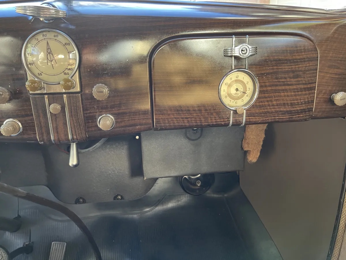 Ford-Tudor-1937-Coach-Maroon-Light-Tan-15