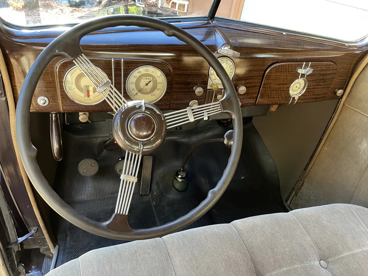 Ford-Tudor-1937-Coach-Maroon-Light-Tan-16