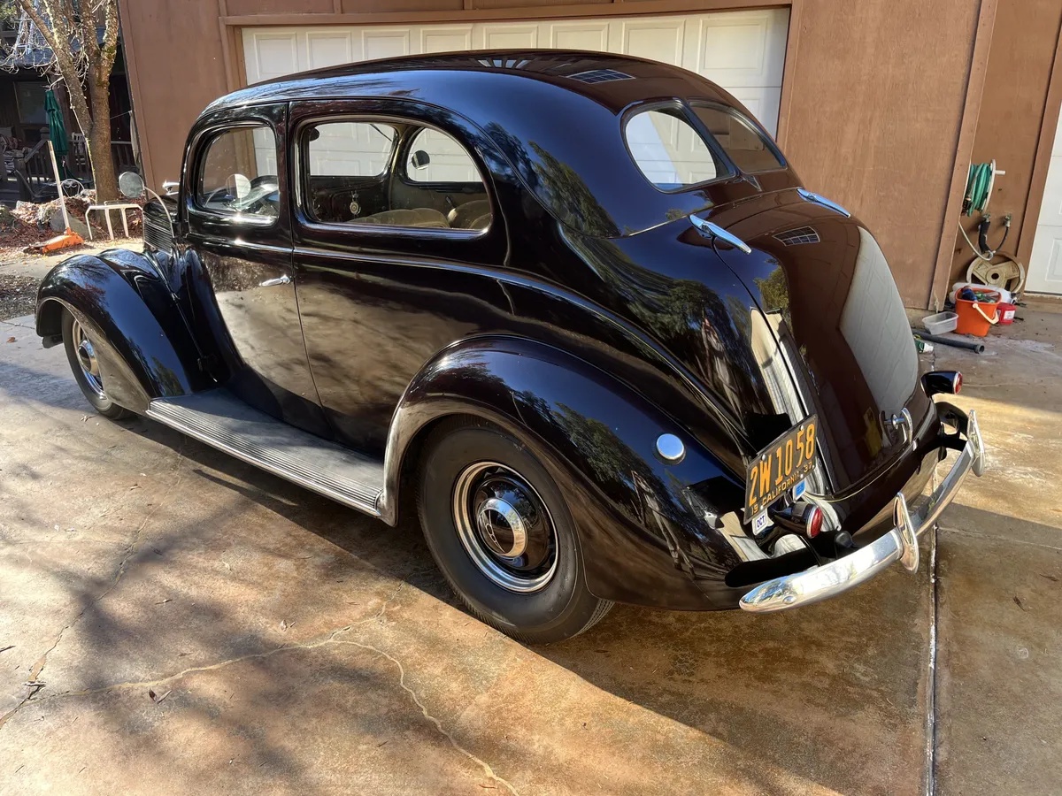Ford-Tudor-1937-Coach-Maroon-Light-Tan-2