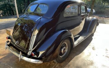 Ford-Tudor-1937-Coach-Maroon-Light-Tan-3