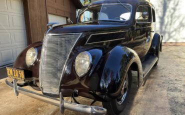 Ford-Tudor-1937-Coach-Maroon-Light-Tan