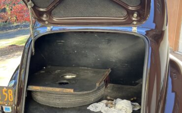 Ford-Tudor-1937-Coach-Maroon-Light-Tan-4