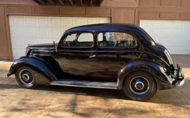 Ford-Tudor-1937-Coach-Maroon-Light-Tan-5