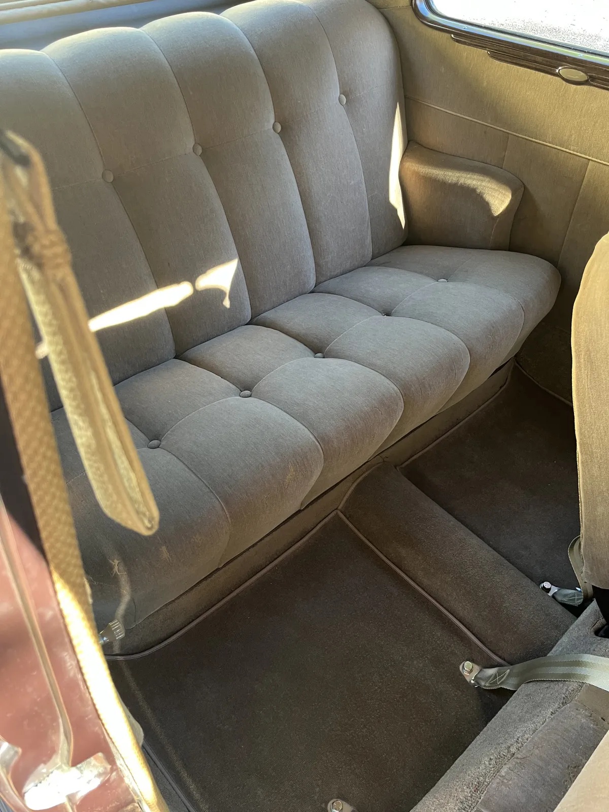 Ford-Tudor-1937-Coach-Maroon-Light-Tan-7