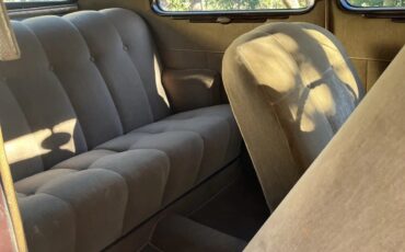 Ford-Tudor-1937-Coach-Maroon-Light-Tan-8