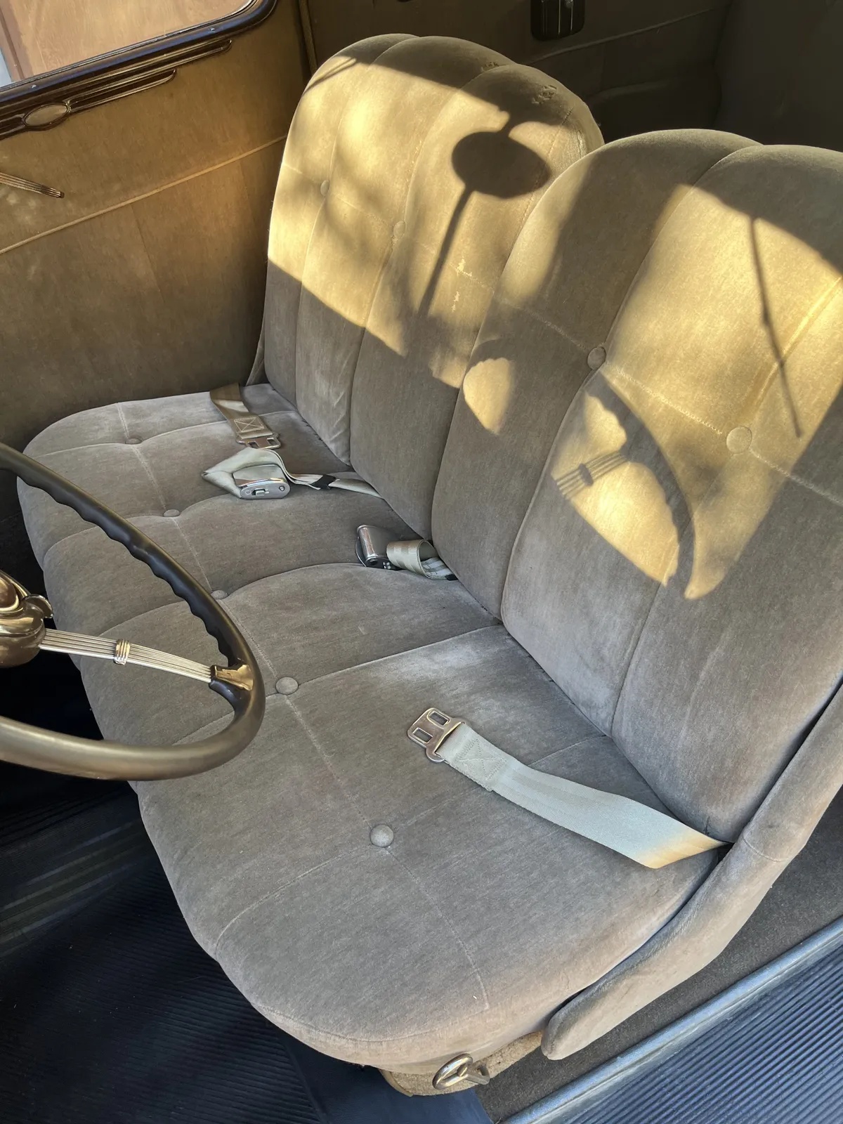 Ford-Tudor-1937-Coach-Maroon-Light-Tan-9