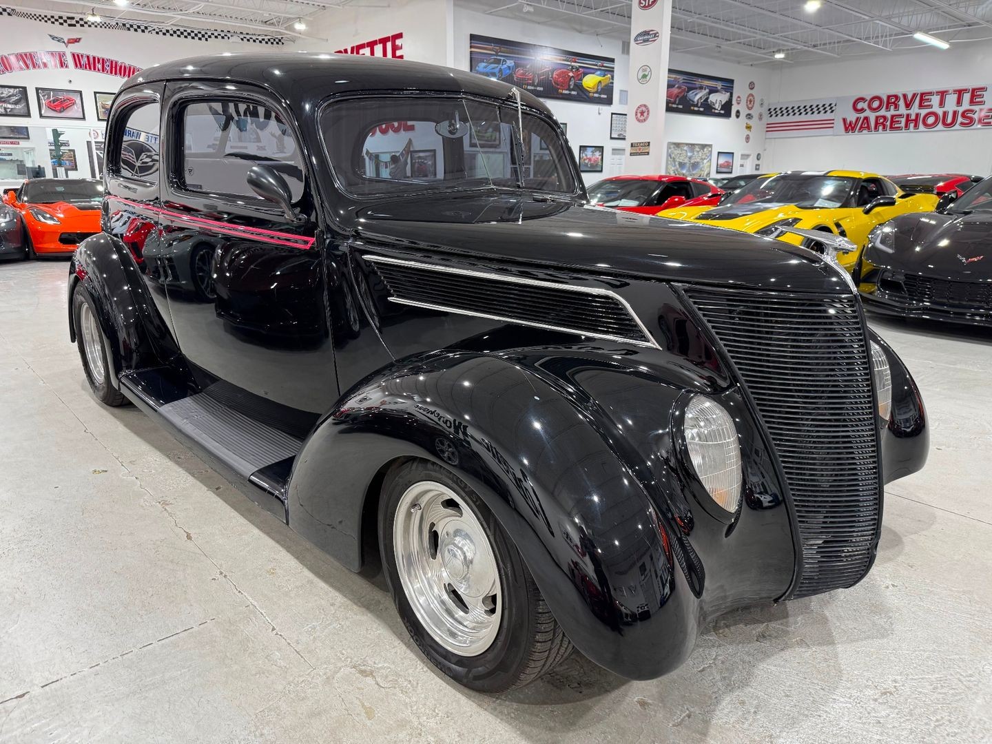 Ford-Tudor-1937-Coupe-3