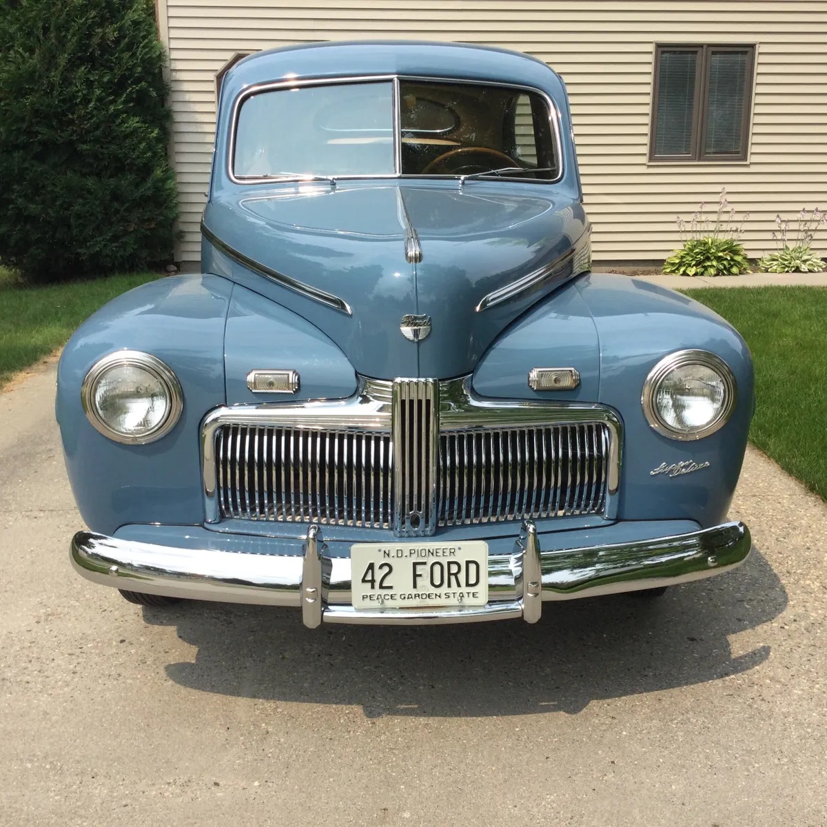 Ford-Tudor-1942-Florentine-Blue-Tan-1
