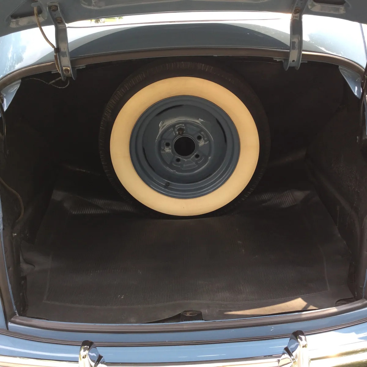 Ford-Tudor-1942-Florentine-Blue-Tan-13