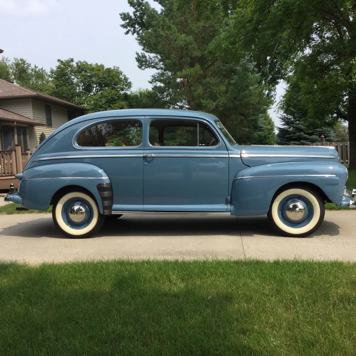 Ford-Tudor-1942-Florentine-Blue-Tan-14