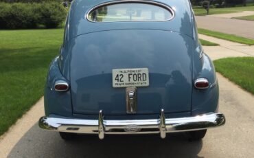 Ford-Tudor-1942-Florentine-Blue-Tan-2