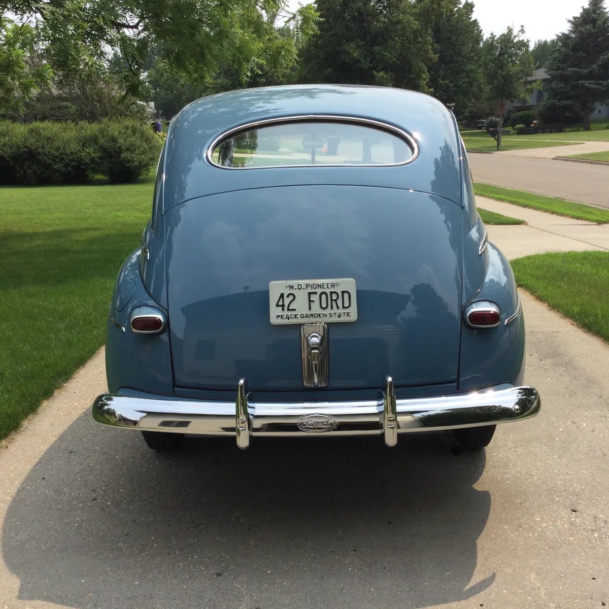 Ford-Tudor-1942-Florentine-Blue-Tan-2