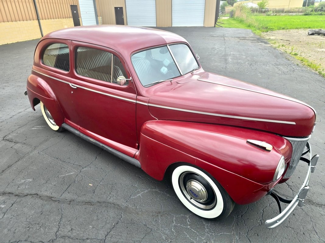 Ford-Tudor-Deluxe-1941-Coupe-1