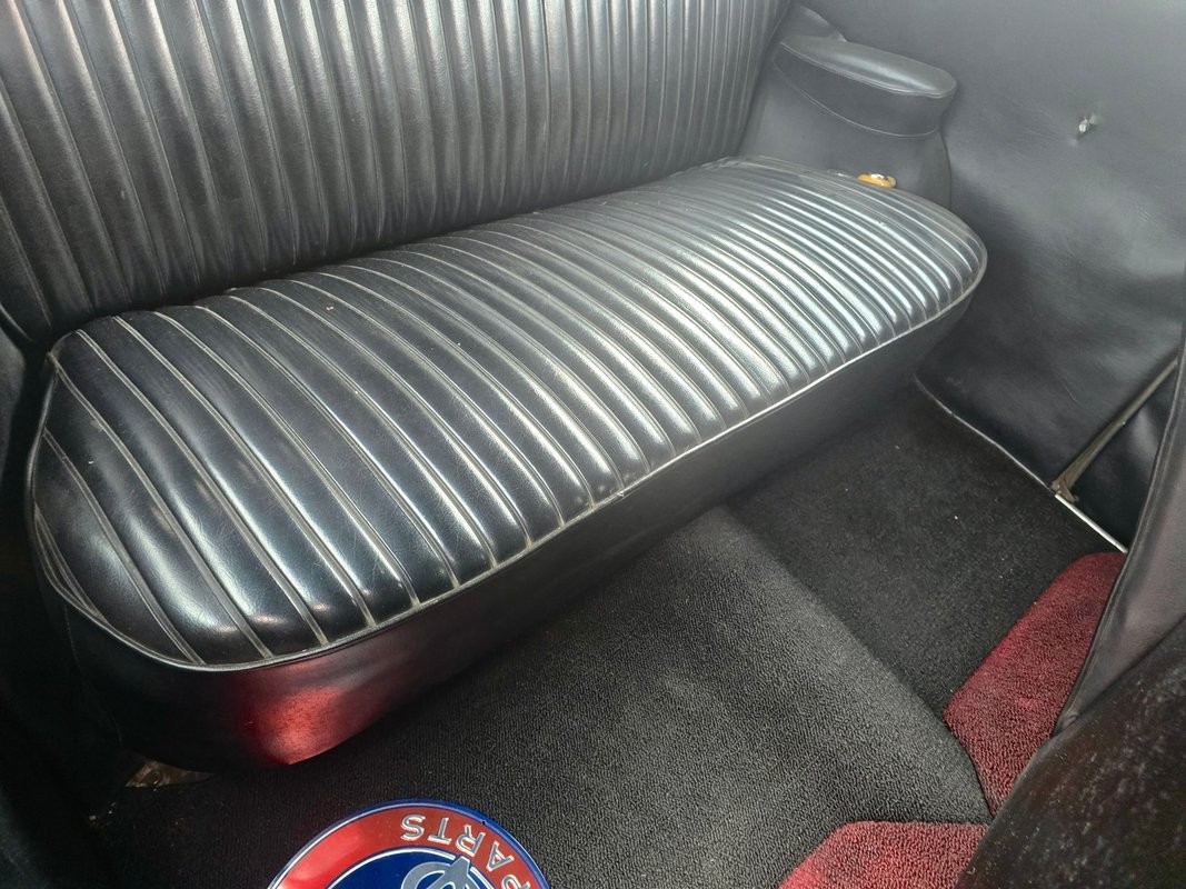 Ford-Tudor-Deluxe-1941-Coupe-13