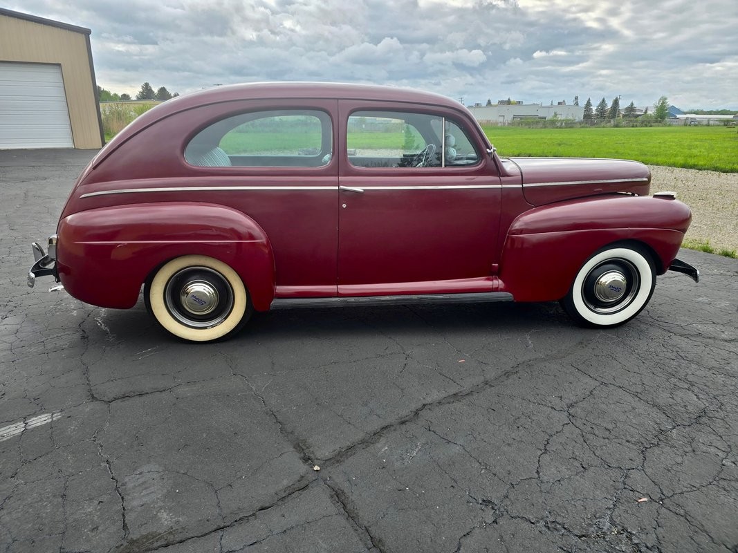 Ford-Tudor-Deluxe-1941-Coupe-3