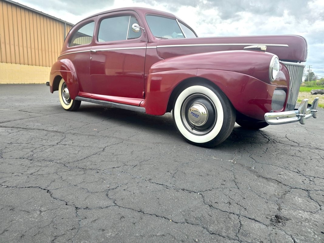 Ford-Tudor-Deluxe-1941-Coupe-5