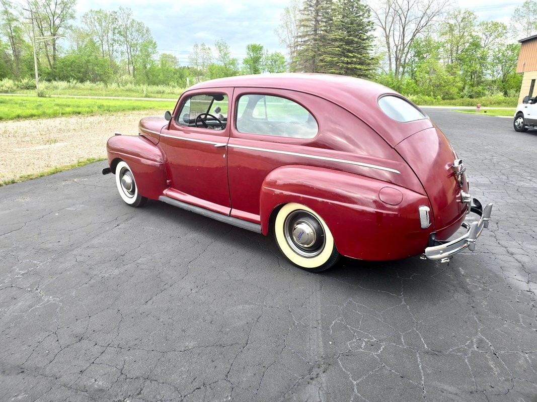 Ford-Tudor-Deluxe-1941-Coupe-6
