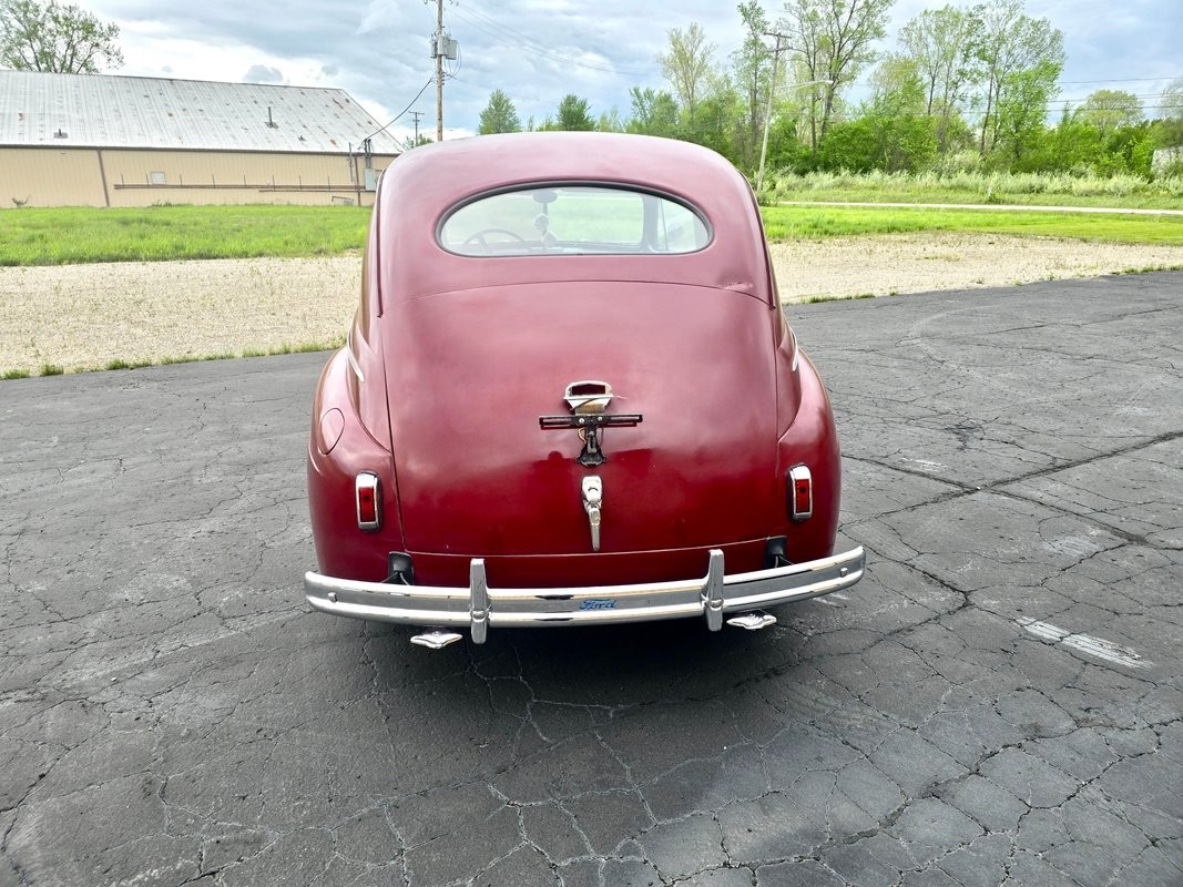 Ford-Tudor-Deluxe-1941-Coupe-7