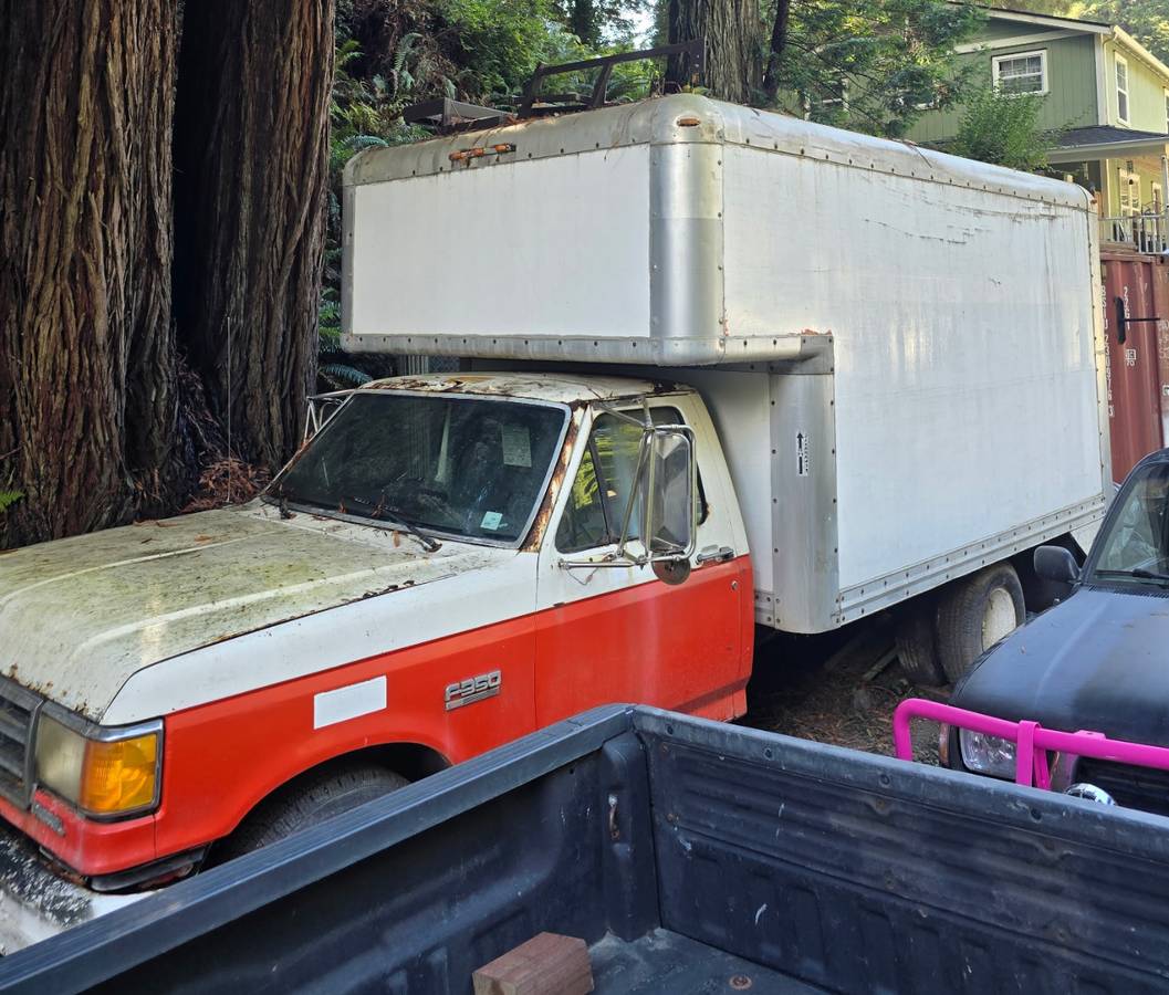Ford-box-truck-1991-orange
