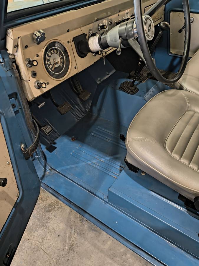 Ford-bronco-1966-blue-23