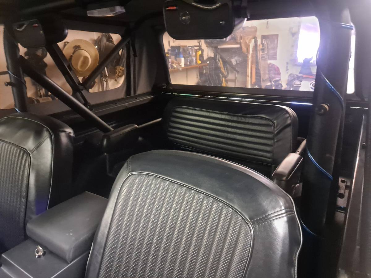 Ford-bronco-1967-grey-12
