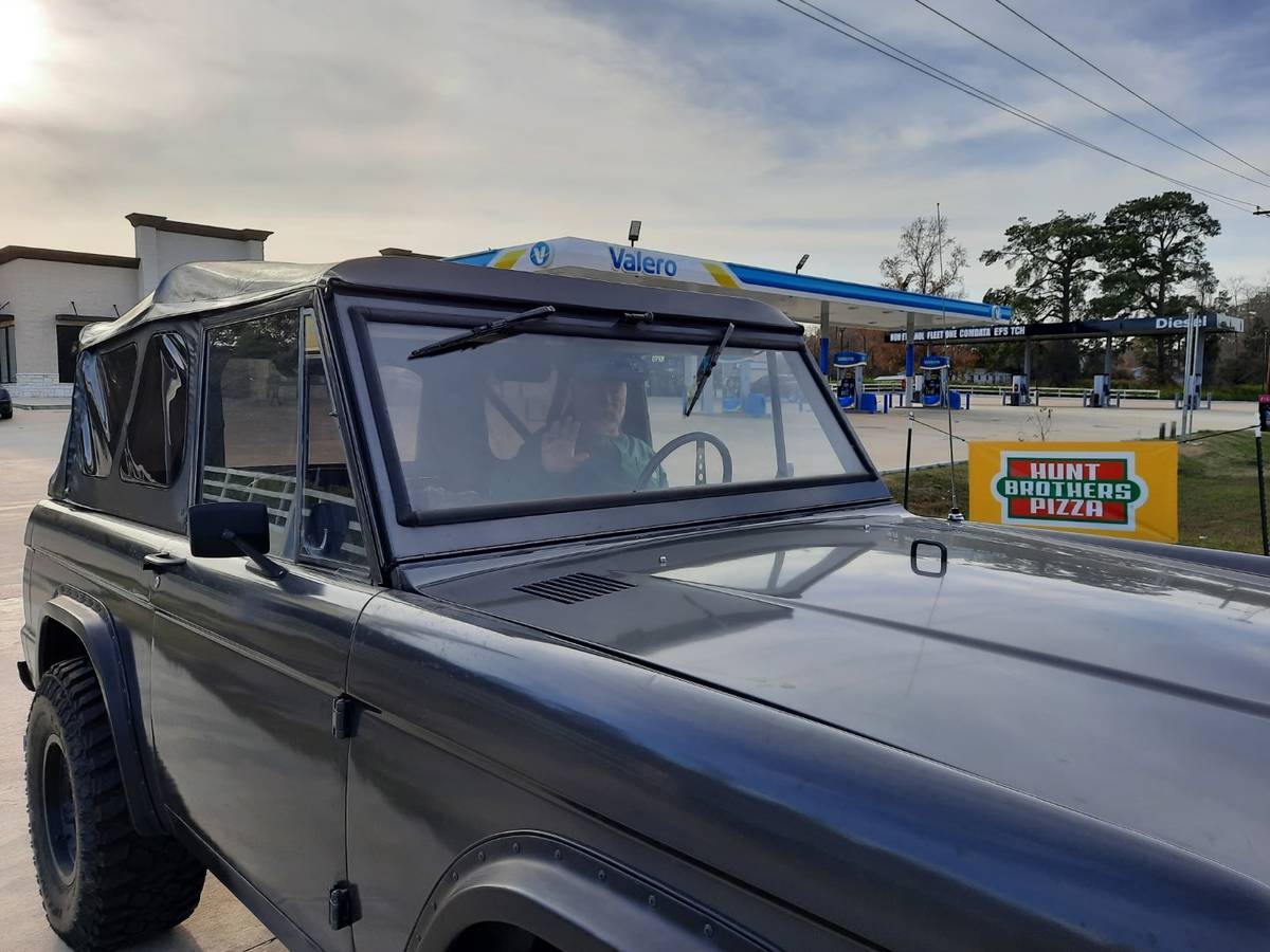 Ford-bronco-1967-grey-14