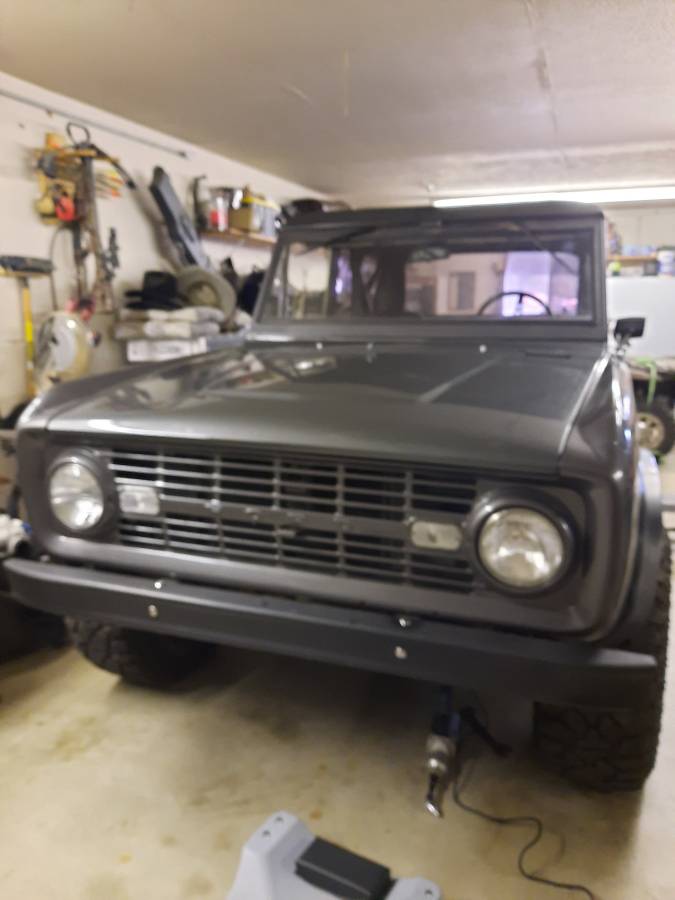 Ford-bronco-1967-grey-6