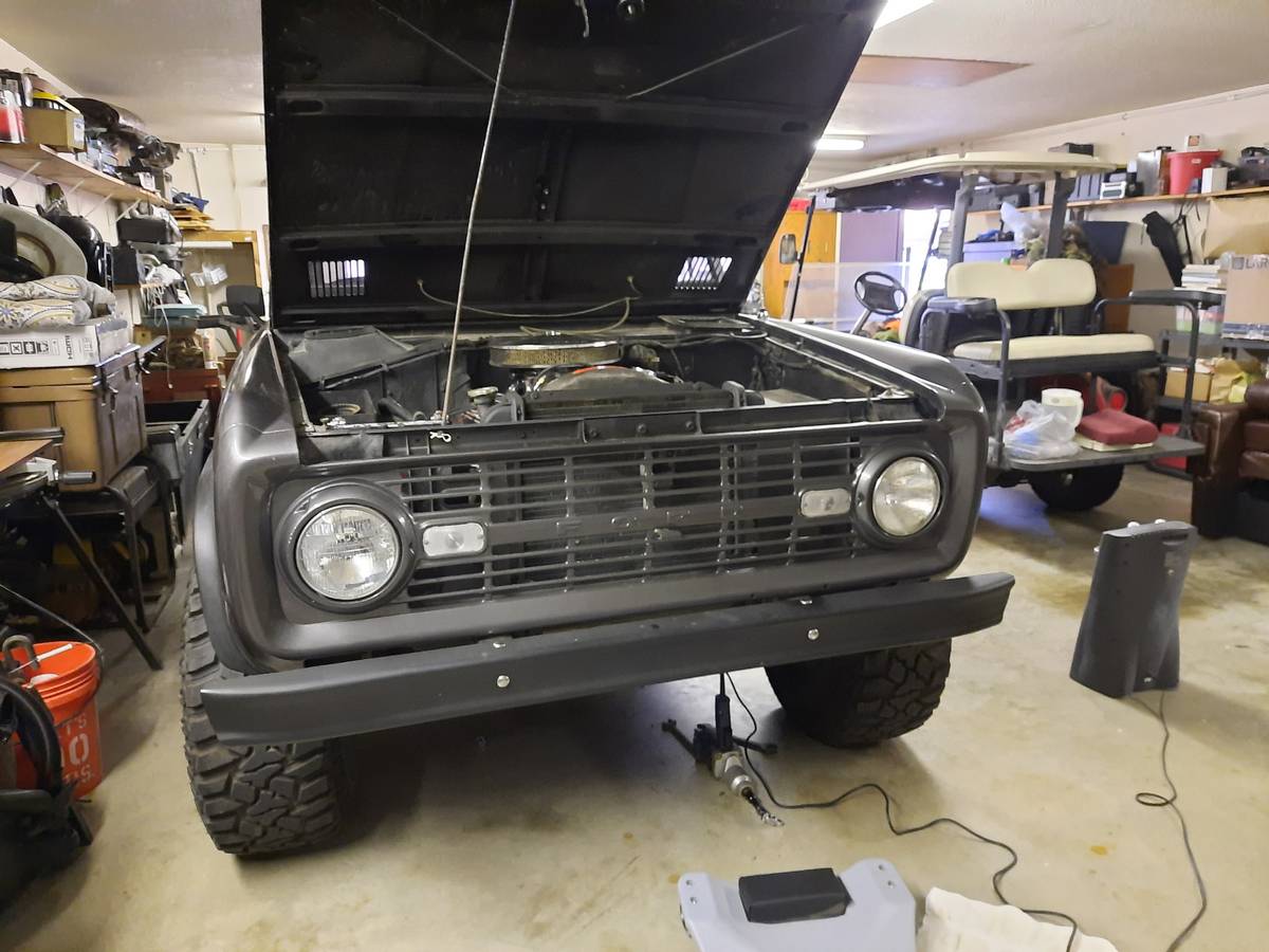 Ford-bronco-1967-grey-9