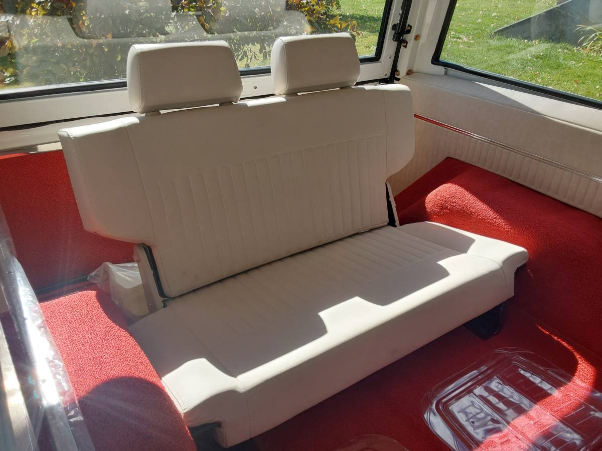 Ford-bronco-1968-white-10