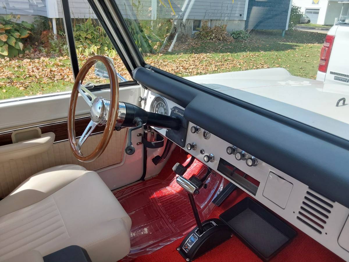 Ford-bronco-1968-white-11