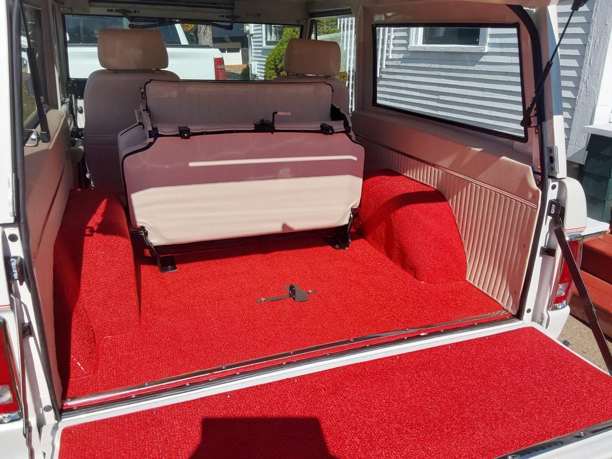 Ford-bronco-1968-white-9