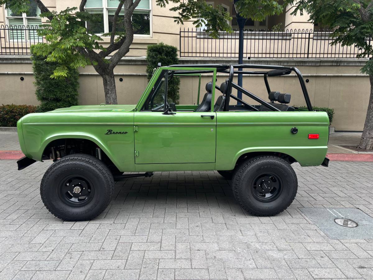 Ford-bronco-1969-green-1