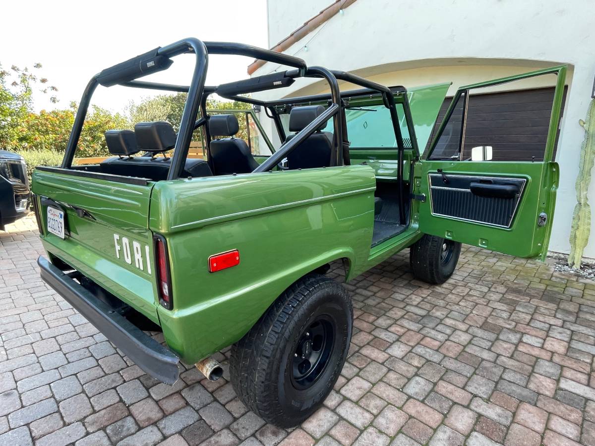 Ford-bronco-1969-green-10