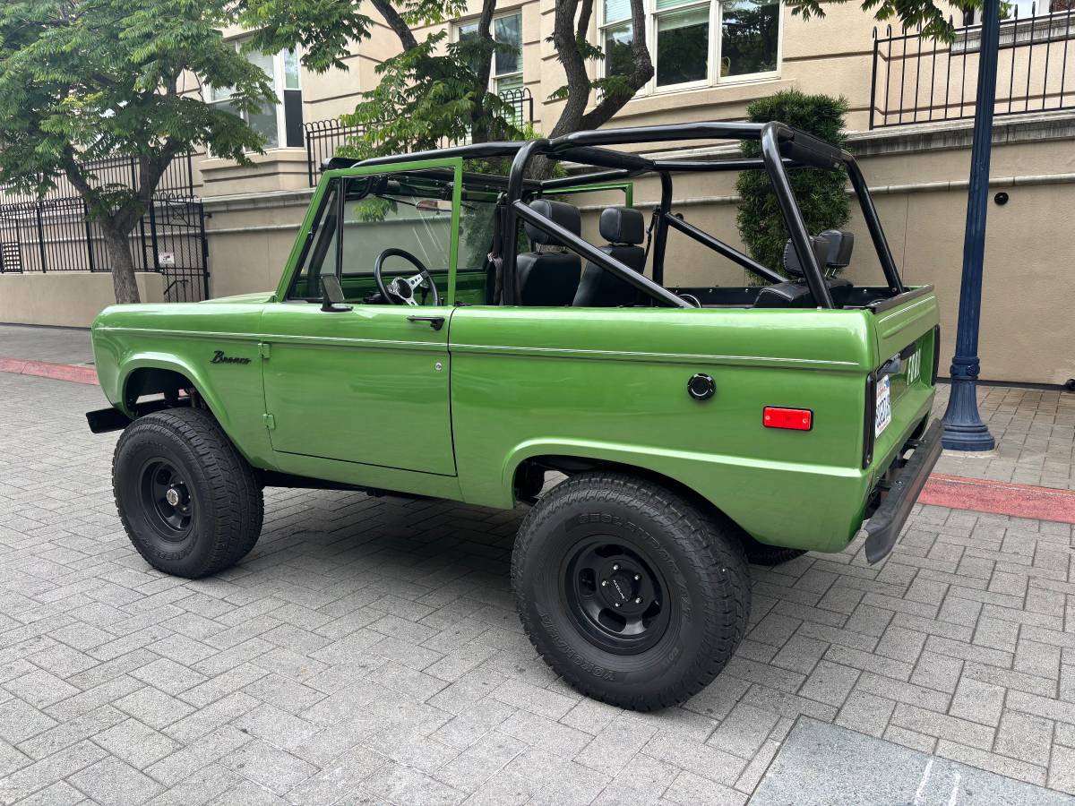 Ford-bronco-1969-green-2