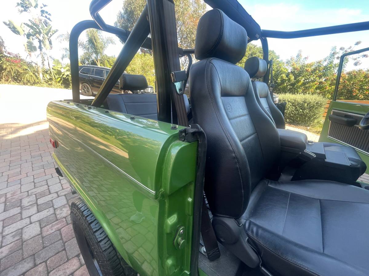 Ford-bronco-1969-green-20