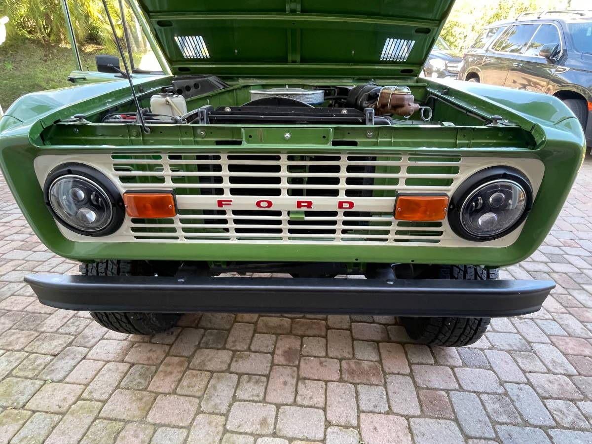 Ford-bronco-1969-green-35