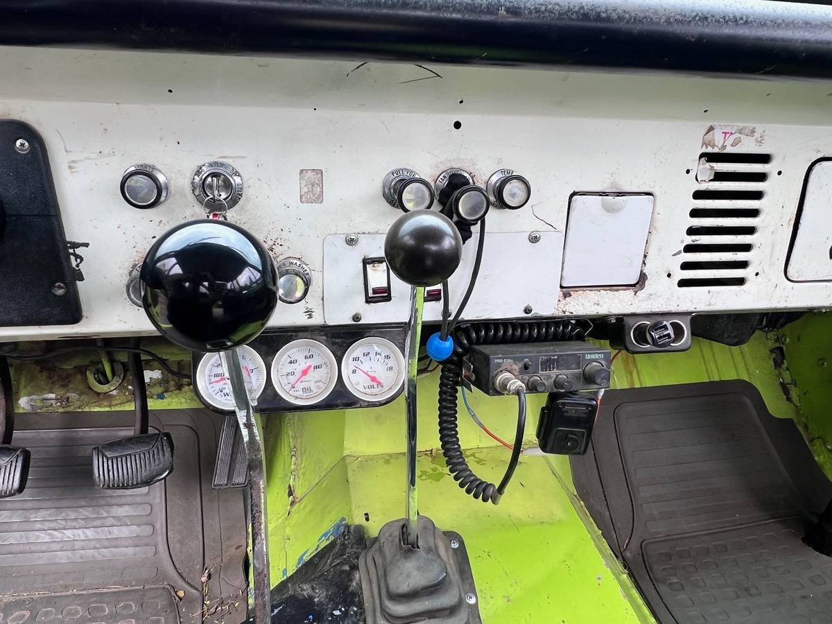 Ford-bronco-1970-green-11
