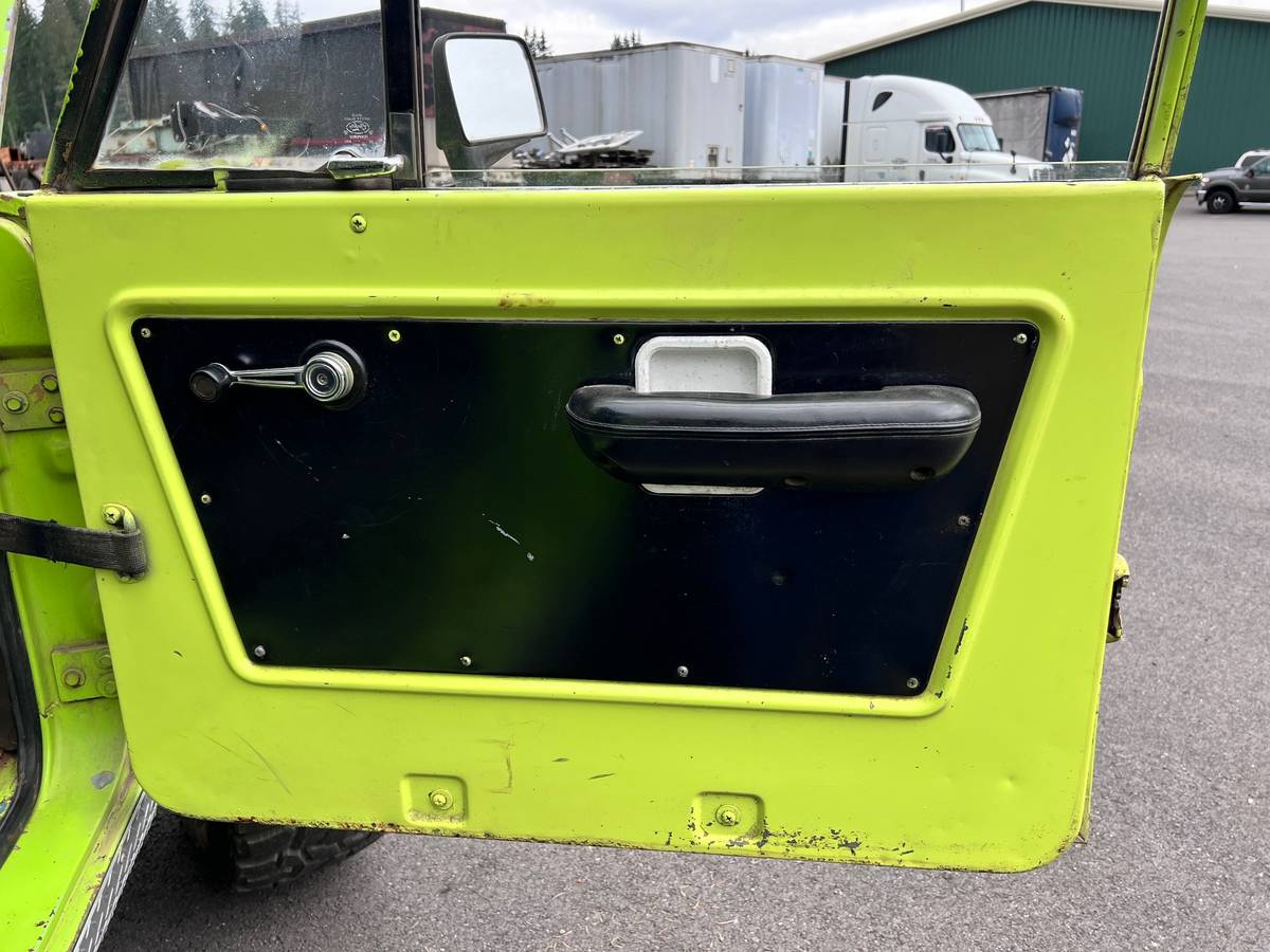 Ford-bronco-1970-green-13